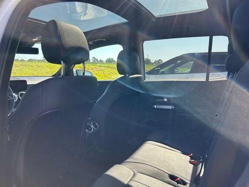 Used 2025 Mercedes-Benz GLB 250 4MATIC image 9