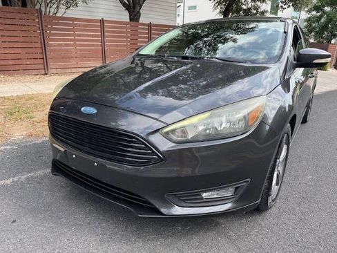 Used 2017 Ford Focus SE FWD image 5