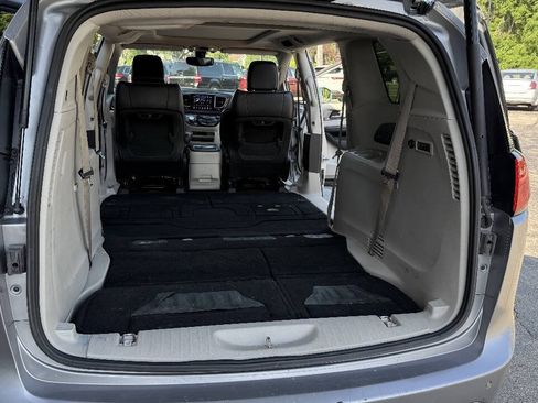 Used 2019 Chrysler Pacifica Limited FWD image 13