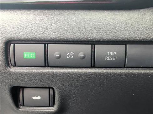 Used 2025 Nissan Sentra SV FWD image 12