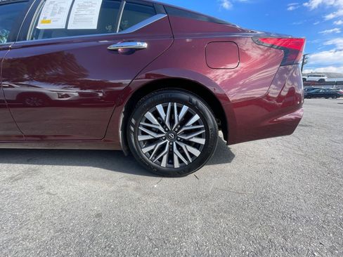 Used 2025 Nissan Altima 2.5 SV FWD image 9