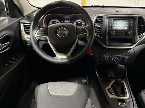 Used 2015 Jeep Cherokee Sport w/ Sport Appearance Group FWD image 11