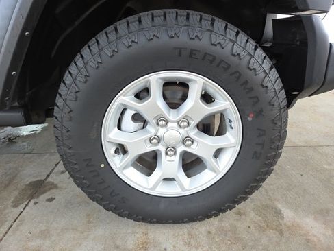 Used 2021 Jeep Wrangler Unlimited Islander w/ Uconnect 4C Nav & Sound Group image 75