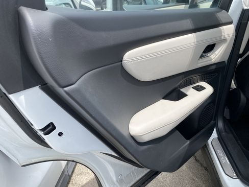 Used 2023 Nissan Ariya FWD image 12