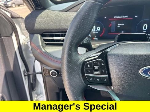 Used 2025 Ford Explorer ST-Line w/ ST-Line Street Pack AWD/4WD image 17