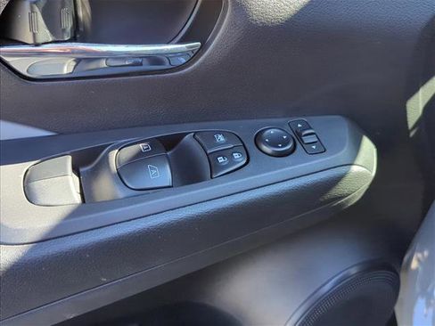 Used 2024 Nissan Kicks SR w/ SR Premium Package image 11