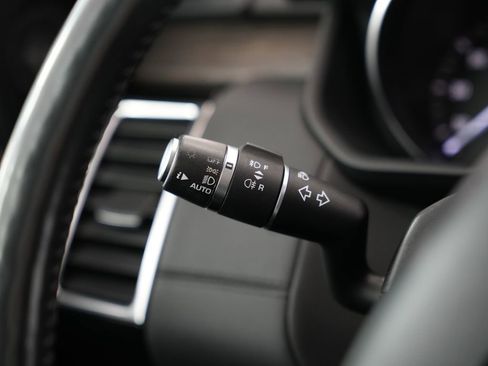 Used 2017 Land Rover Discovery HSE image 14