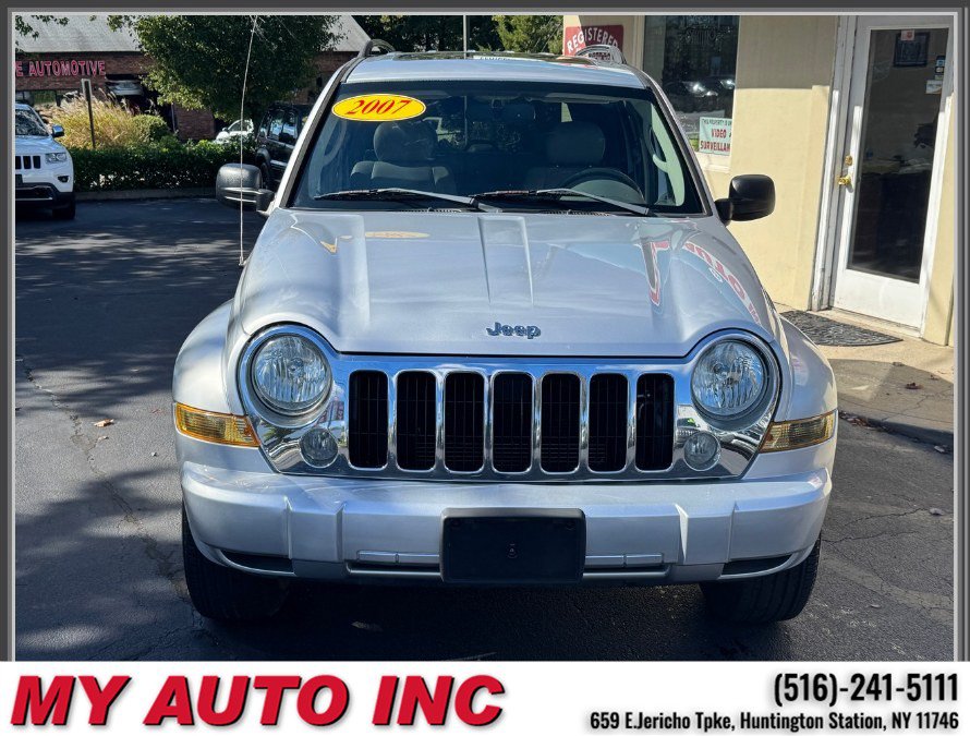 Used 2007 Jeep Liberty Limited AWD/4WD image 2