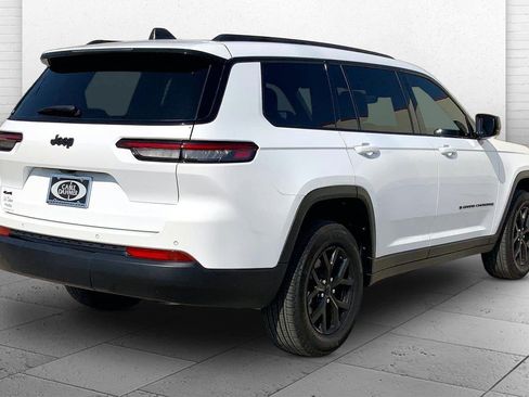 Used 2024 Jeep Grand Cherokee L Altitude AWD/4WD image 14