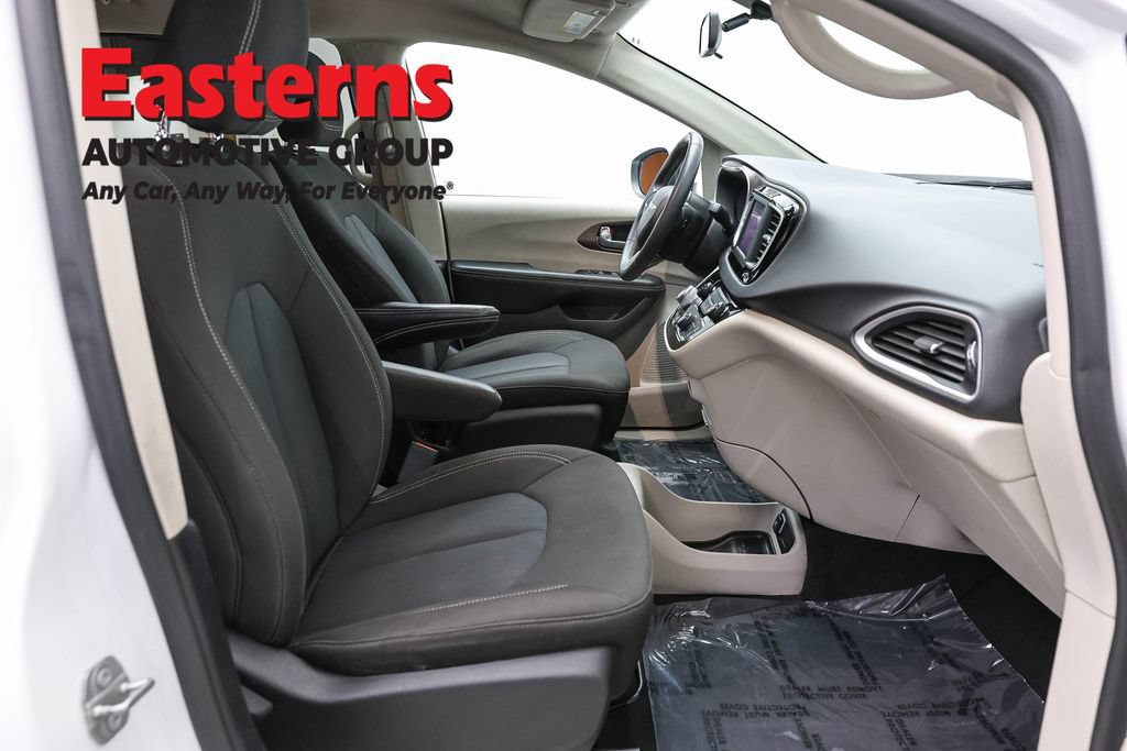 Used 2022 Chrysler Voyager LX FWD image 24