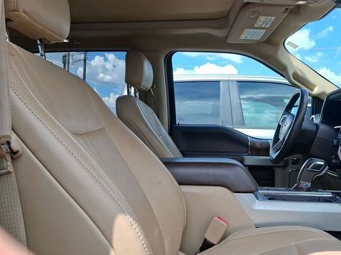 Used 2018 Ford F150 Lariat w/ Equipment Group 502A Luxury AWD/4WD image 9