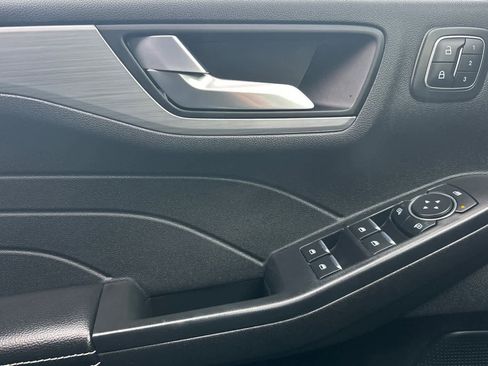 Certified 2025 Ford Escape Platinum image 12