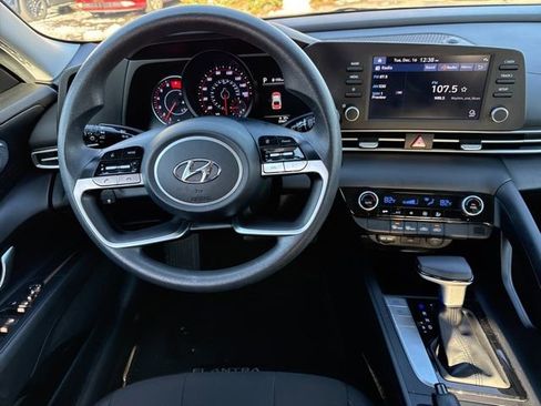 Used 2023 Hyundai Elantra SEL image 19