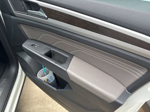 Used 2023 Volkswagen Atlas SE w/ Panoramic Sunroof Package image 14