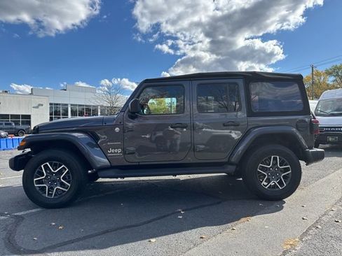 Used 2024 Jeep Wrangler Sahara image 22