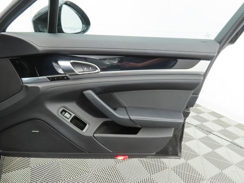 Used 2016 Porsche Panamera 4 image 25