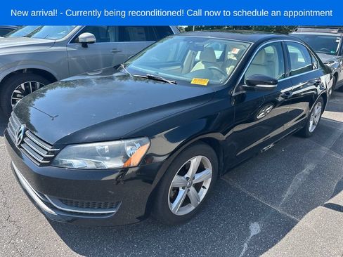Used 2013 Volkswagen Passat 2.5 SE FWD image 1