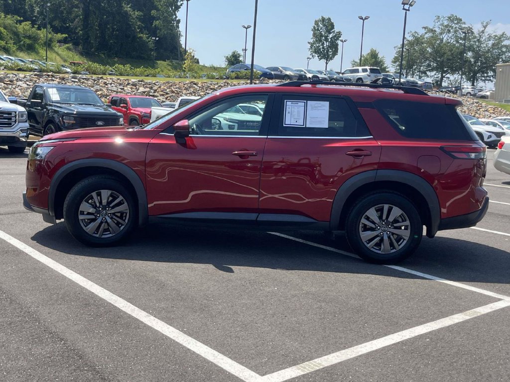 Used 2024 Nissan Pathfinder SV FWD image 6