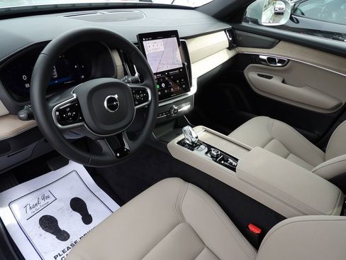 Certified 2025 Volvo XC90 B6 Plus image 14