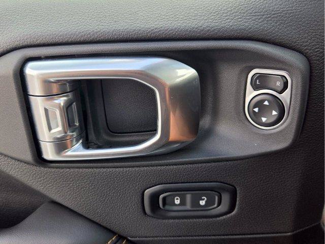 Used 2024 Jeep Wrangler Unlimited Sahara w/ Technology Group AWD/4WD image 23