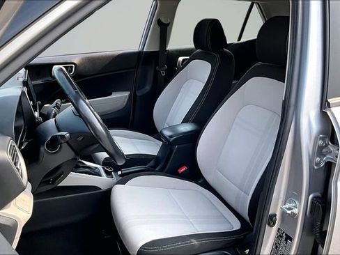 Used 2024 Hyundai Venue SEL FWD image 19