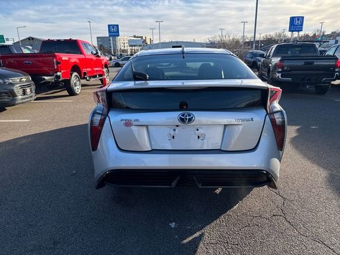 Used 2017 Toyota Prius Three Touring image 6