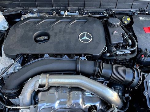 Used 2025 Mercedes-Benz GLB 250 4MATIC image 34