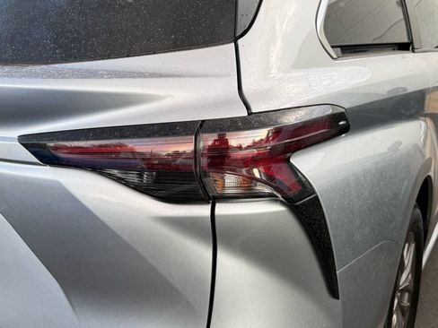 Used 2024 Toyota Sienna XLE FWD image 10