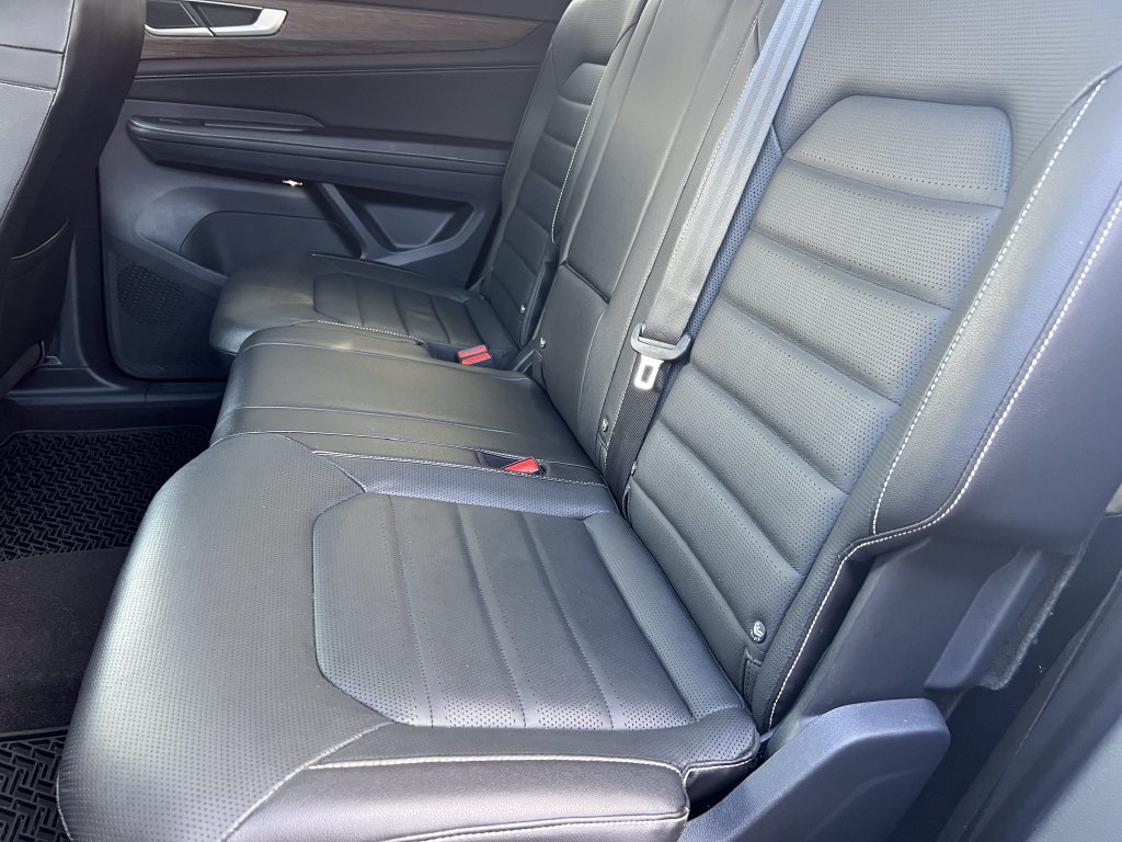 Used 2024 Volkswagen Atlas SEL AWD/4WD image 14