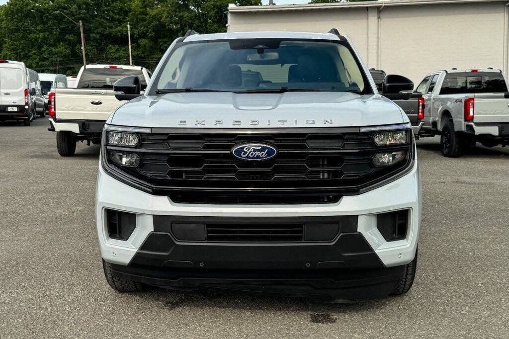 Used 2025 Ford Expedition Active AWD/4WD image 8