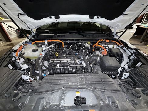 Used 2025 Lincoln Corsair Grand Touring w/ Equipment Group 301A image 18