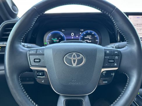 Certified 2025 Toyota Crown Platinum AWD/4WD image 23