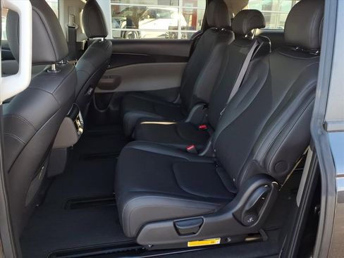 New 2026 Kia Carnival FWD image 8