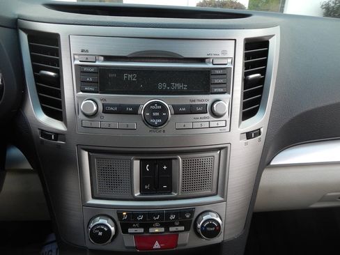 Used 2011 Subaru Outback 2.5i Premium w/ All-Weather Pkg AWD/4WD image 36