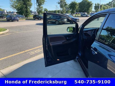 Used 2020 Toyota Sienna Limited Premium w/ Carpet Mat Package AWD/4WD image 18