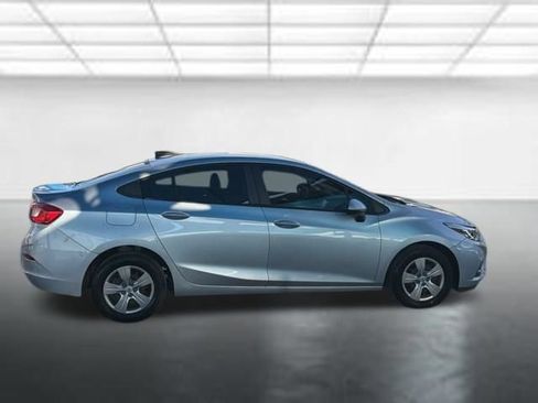 Used 2018 Chevrolet Cruze LS FWD image 2