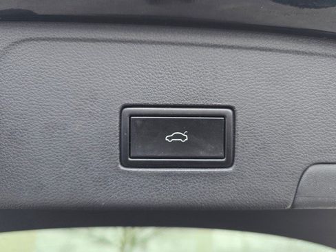 Used 2020 Volkswagen Atlas Cross Sport SEL image 17