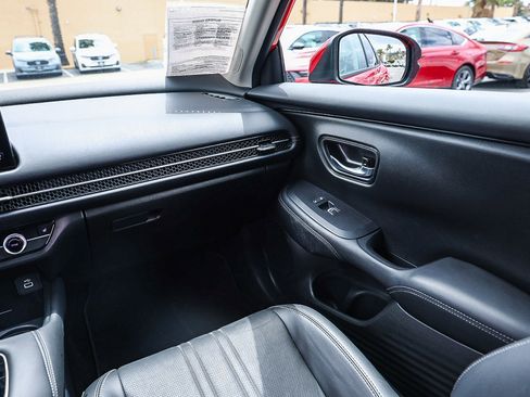 Certified 2025 Honda HR-V EX-L image 5