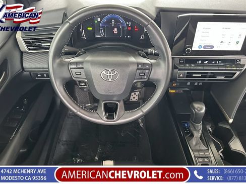 Used 2025 Toyota Camry SE FWD image 18