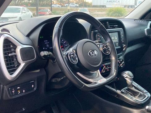 Used 2020 Kia Soul GT-Line w/ Option Group 015 FWD image 9