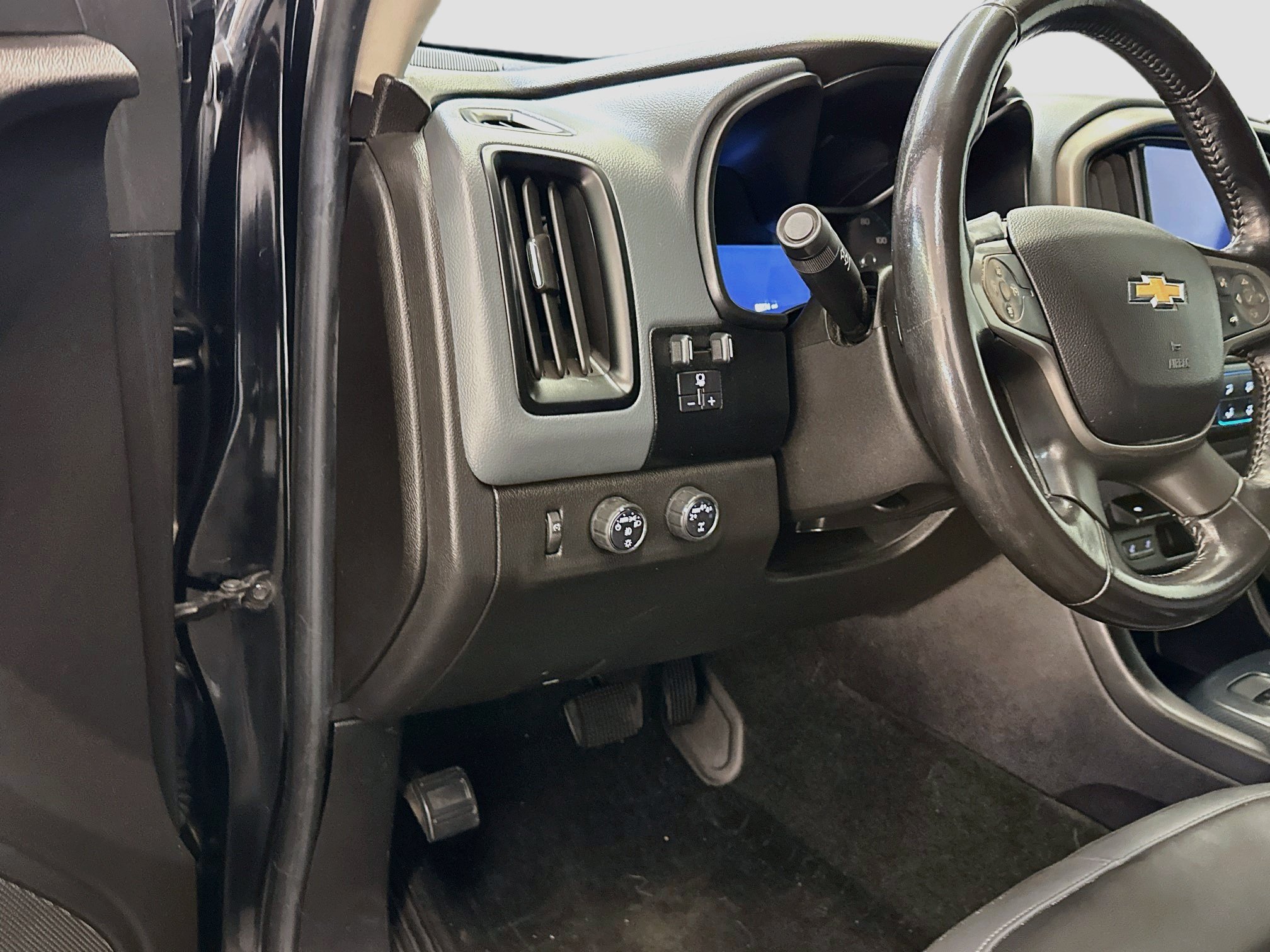 Used 2018 Chevrolet Colorado Z71 AWD/4WD image 17