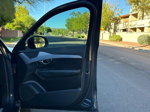 Used 2018 Volvo XC90 T5 Momentum w/ Convenience Package image 40