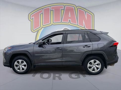 Used 2019 Toyota RAV4 LE image 2