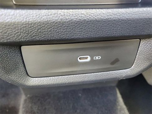 Certified 2025 Volkswagen Taos SE w/ Panoramic Sunroof Package image 12