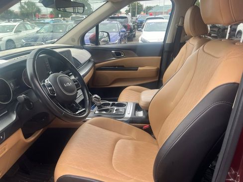 Used 2022 Kia Carnival LX FWD image 8