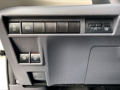 Used 2022 Toyota Sienna XLE image 31