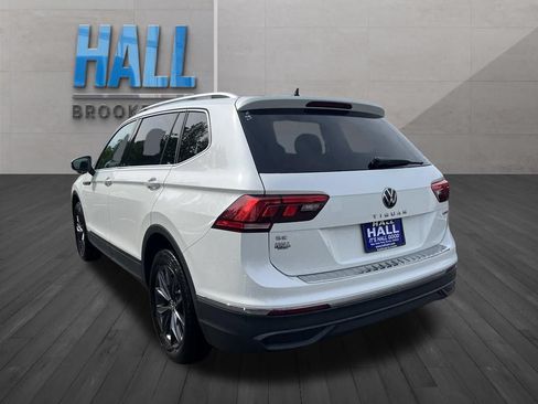 Certified 2023 Volkswagen Tiguan SE w/ Panoramic Sunroof Package AWD/4WD image 4