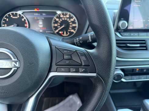 Used 2024 Nissan Altima 2.5 SV image 15