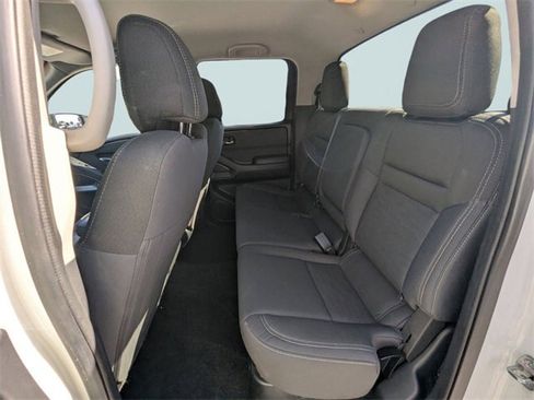 Used 2023 Nissan Frontier SV image 12