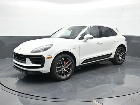 Certified 2023 Porsche Macan S AWD/4WD image 1